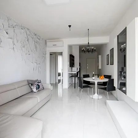 Domus D'este By Holidays Appartamento *